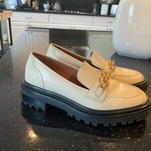 Tory Burch Elegant Cream Loafers with Gold Accent
